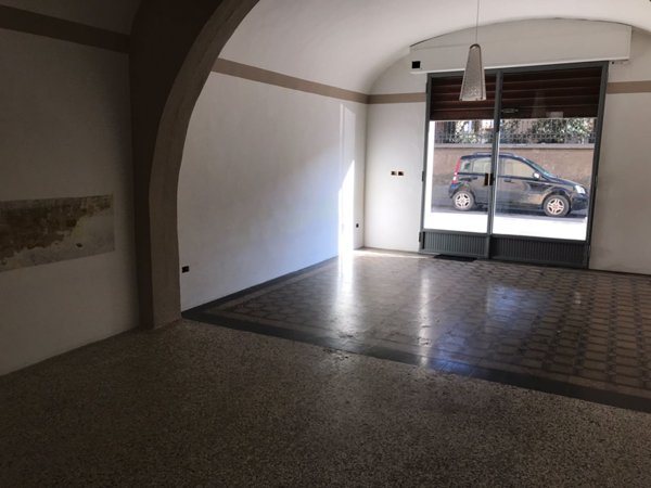 locale commerciale in affitto a Certaldo
