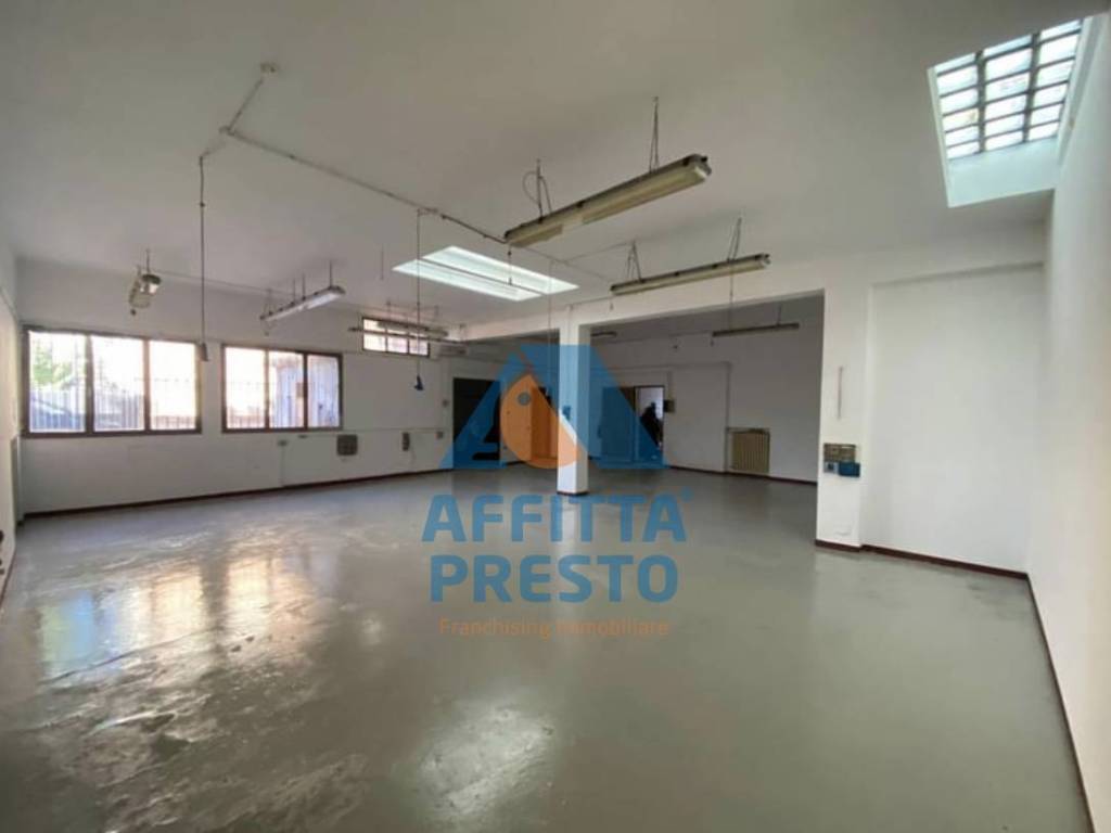 locale commerciale in vendita ad Empoli