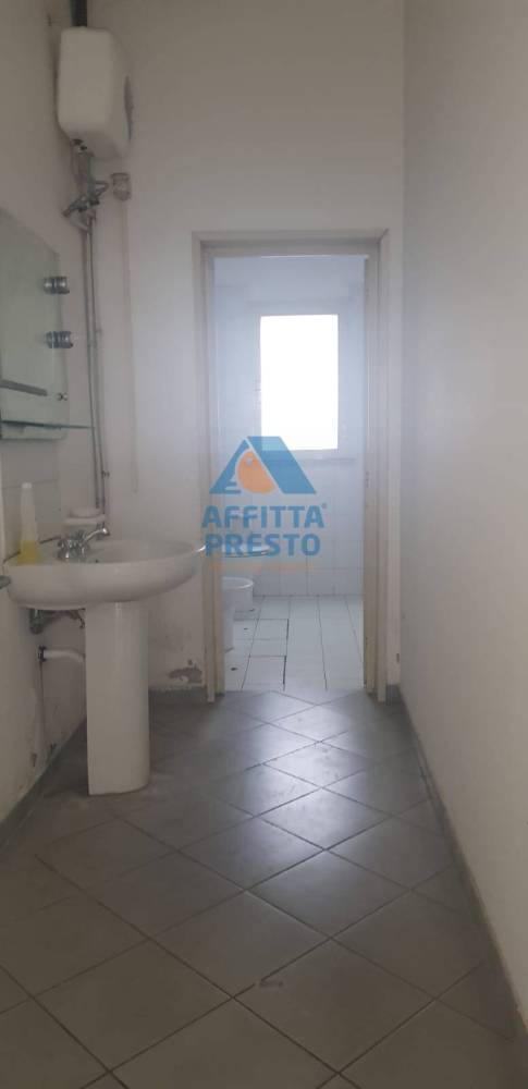 negozio in affitto ad Empoli in zona Carraia