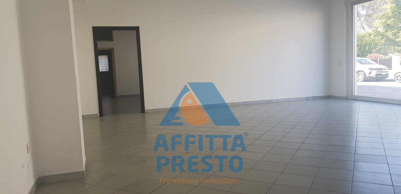 negozio in affitto ad Empoli in zona Carraia