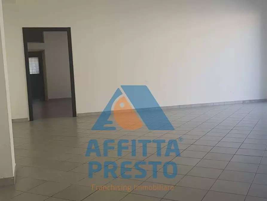 negozio in affitto ad Empoli in zona Carraia
