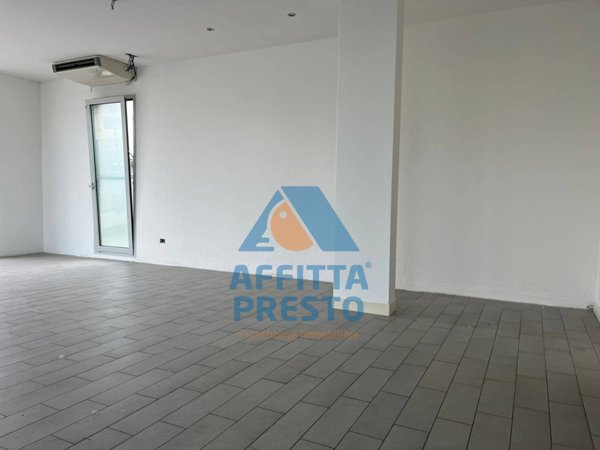 negozio in affitto ad Empoli