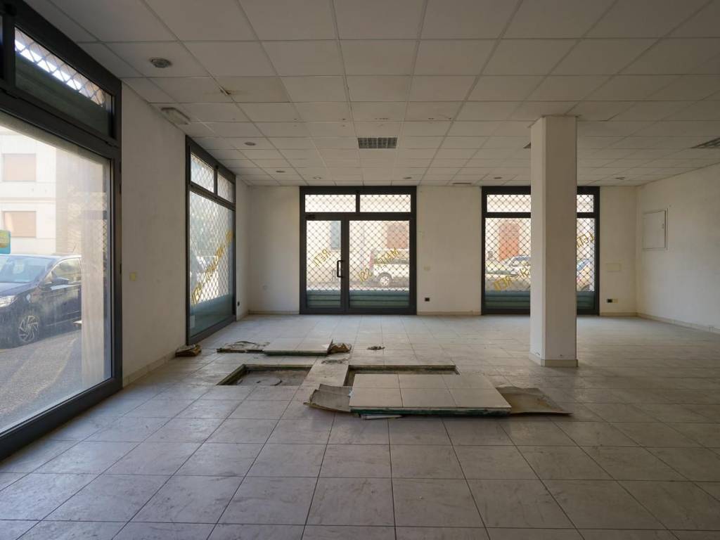 locale commerciale in affitto ad Empoli