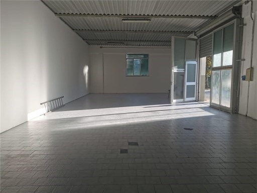negozio in affitto ad Empoli in zona Carraia