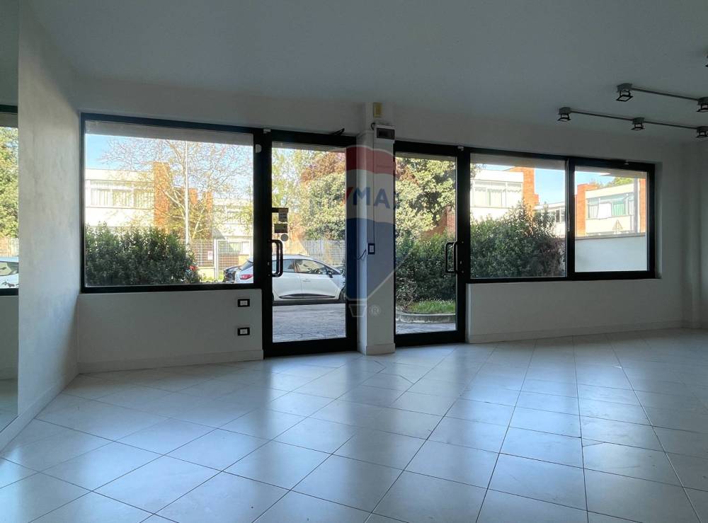 negozio in affitto ad Empoli