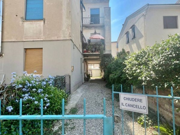 locale di sgombero in affitto ad Empoli in zona Villanuova