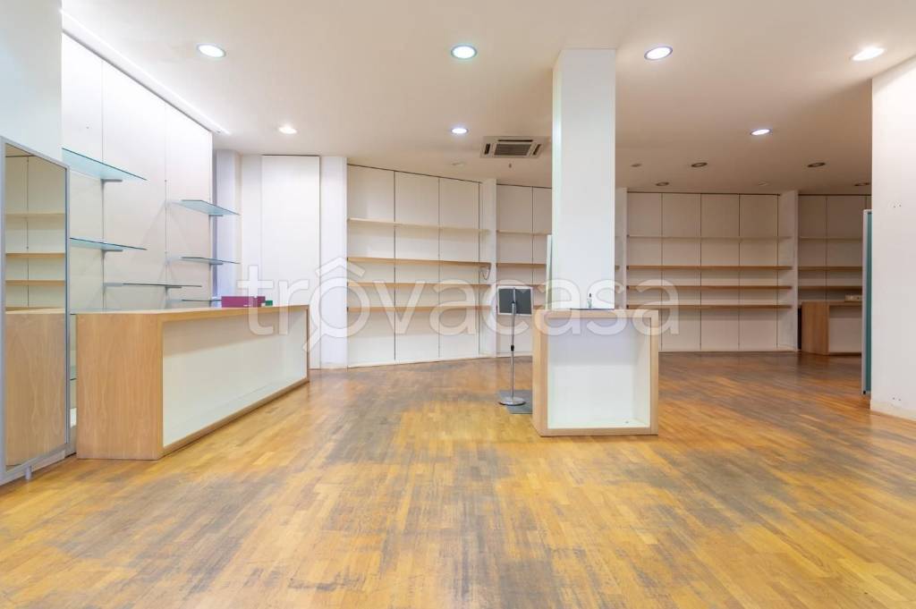 negozio in affitto ad Empoli in zona Centro Storico