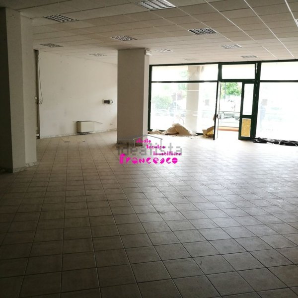locale commerciale in affitto ad Empoli