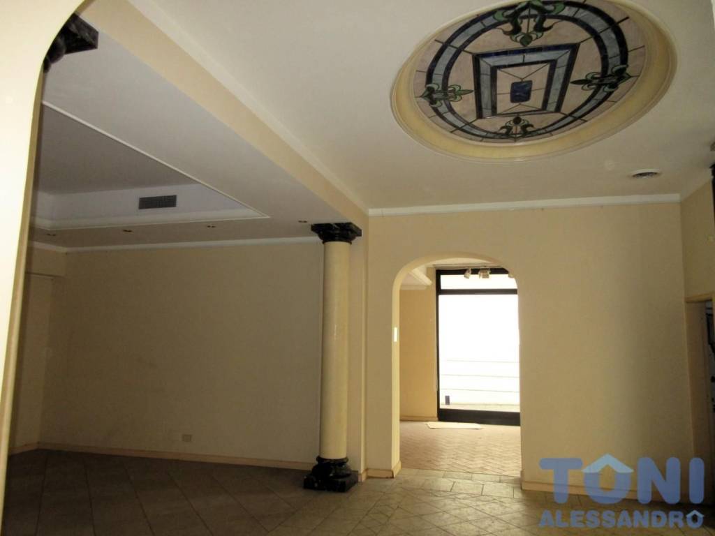 negozio in affitto ad Empoli in zona Centro Storico