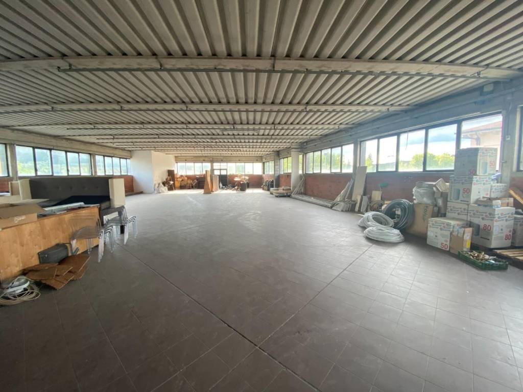 locale commerciale in affitto ad Empoli in zona Corniola