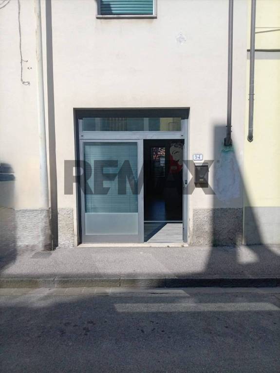 negozio in affitto ad Empoli in zona Carraia