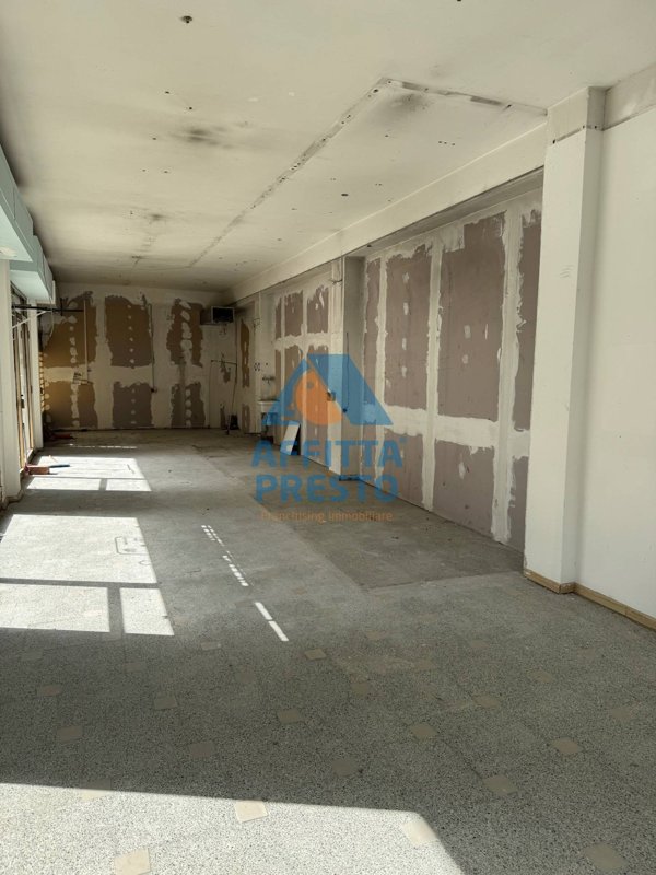 locale commerciale in affitto ad Empoli