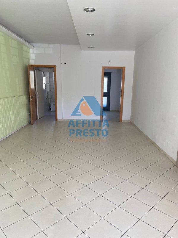locale commerciale in affitto ad Empoli