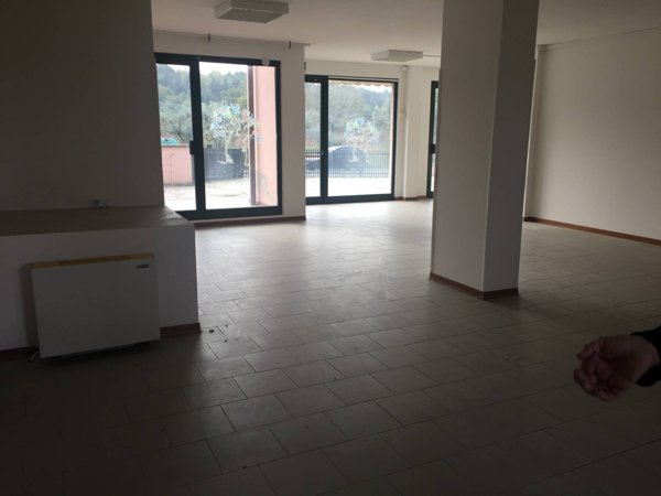 locale commerciale in affitto ad Empoli in zona Villanuova