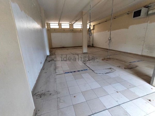 locale commerciale in affitto ad Empoli in zona Serravalle