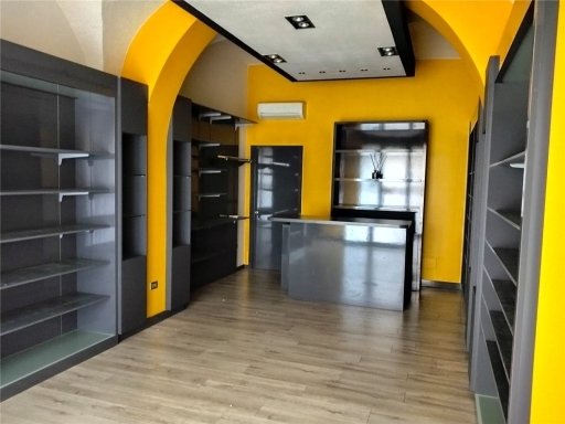 locale commerciale in affitto ad Empoli in zona Centro Storico