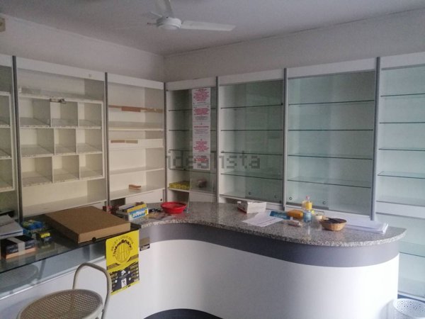locale commerciale in affitto ad Empoli in zona Carraia