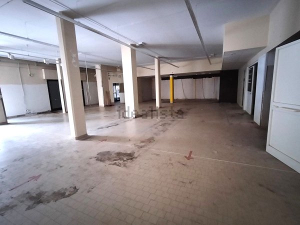 locale commerciale in affitto ad Empoli in zona Serravalle