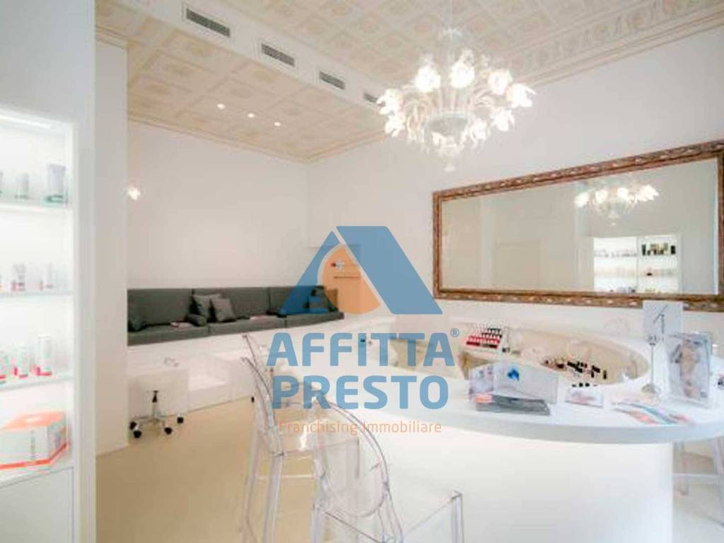 negozio in affitto ad Empoli in zona Avane