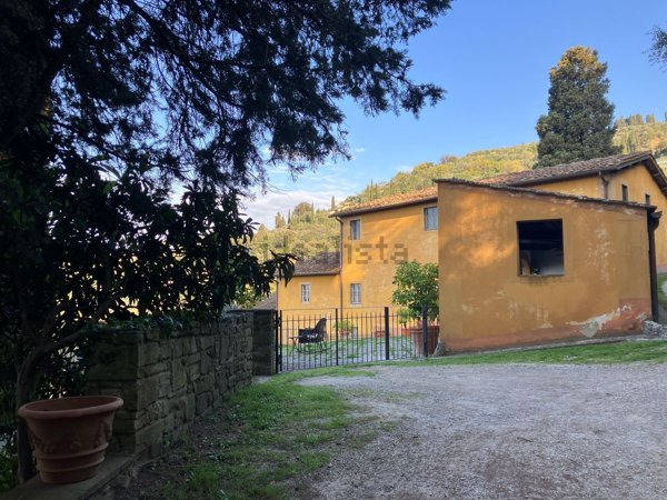 esavano in affitto a Fiesole in zona San Domenico