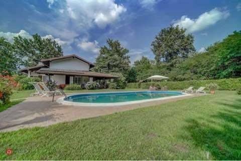 casa indipendente in affitto ad Agrate Conturbia