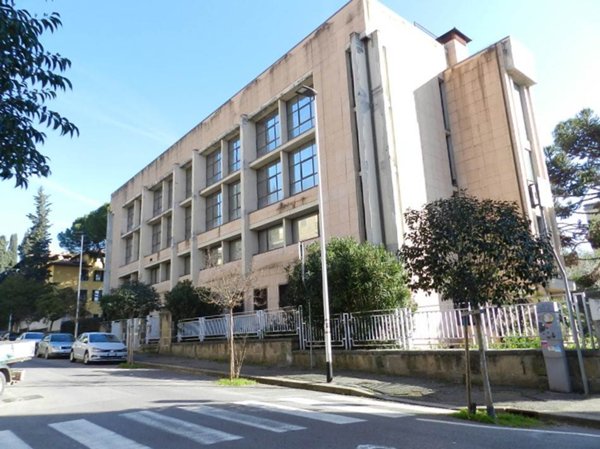 negozio in affitto a Firenze in zona Campo di Marte
