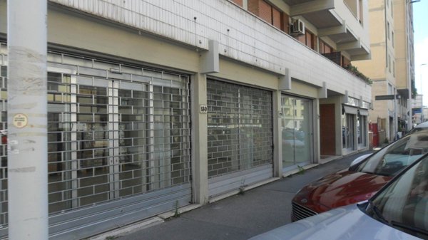 negozio in affitto a Firenze in zona Careggi