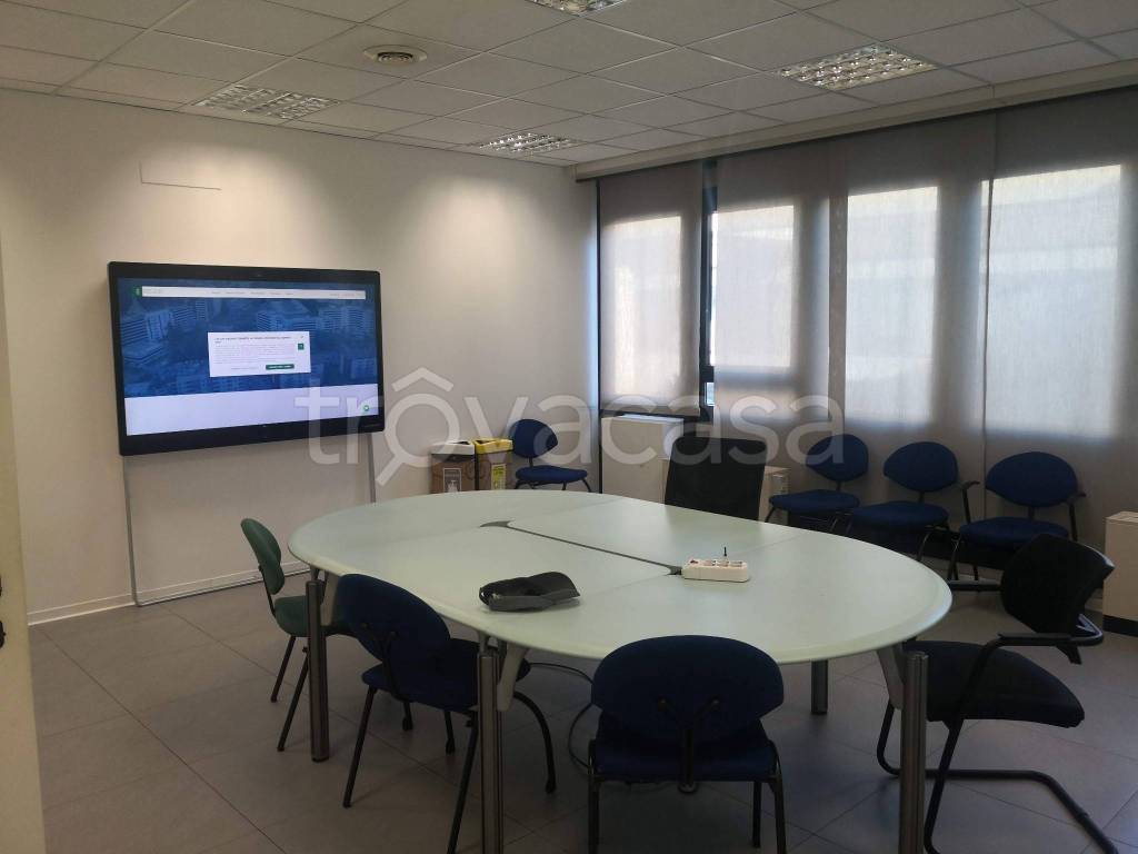 ufficio in affitto a Firenze in zona Peretola