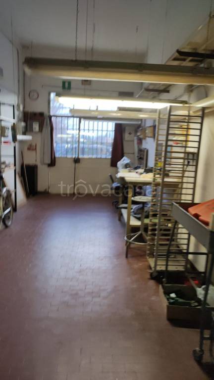 locale commerciale in affitto a Firenze in zona Ugnano