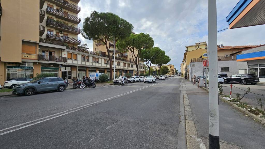 negozio in affitto a Firenze in zona Novoli