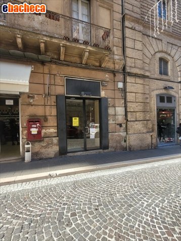 locale commerciale in affitto a Firenze in zona Centro Storico