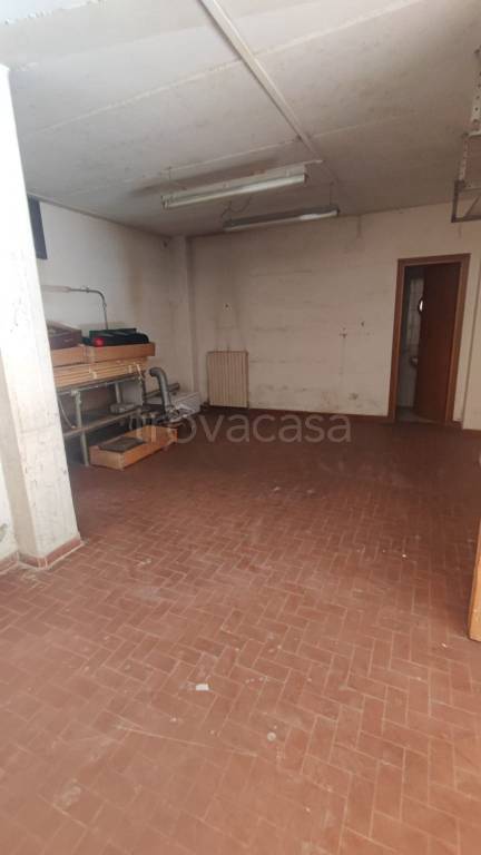 locale commerciale in affitto a Firenze in zona Cintoia