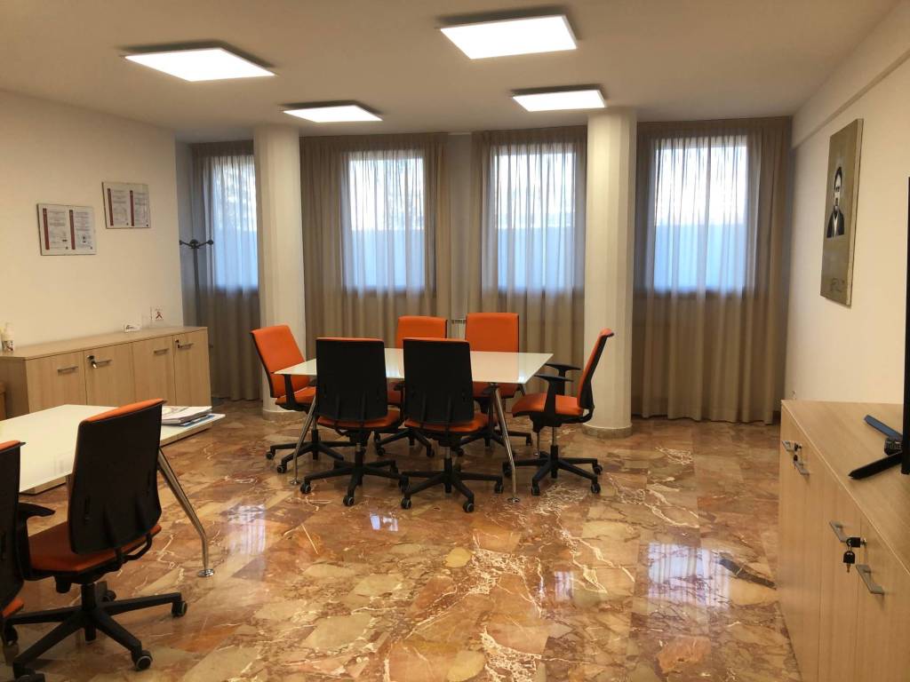 negozio in affitto a Firenze in zona Novoli