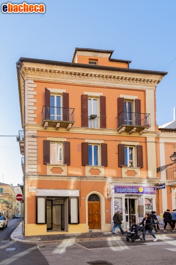 locale commerciale in affitto a Firenze in zona Peretola