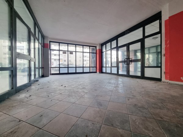 negozio in affitto a Firenze in zona Peretola