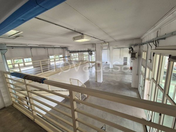 locale commerciale in affitto a Firenze in zona Legnaia