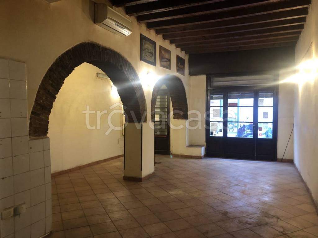 negozio in affitto a Firenze in zona Centro San Frediano