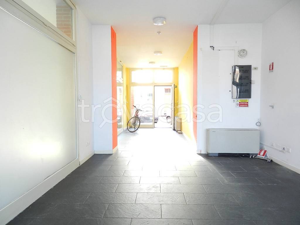 negozio in affitto a Firenze in zona Campo di Marte