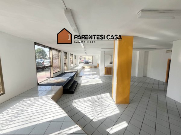 negozio in affitto a Firenze in zona Isolotto