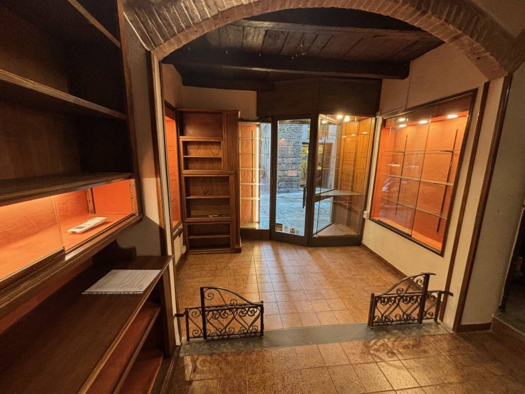 negozio in affitto a Firenze in zona Centro San Frediano
