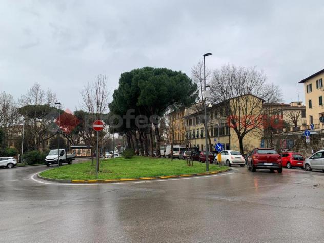 negozio in affitto a Firenze in zona Campo di Marte