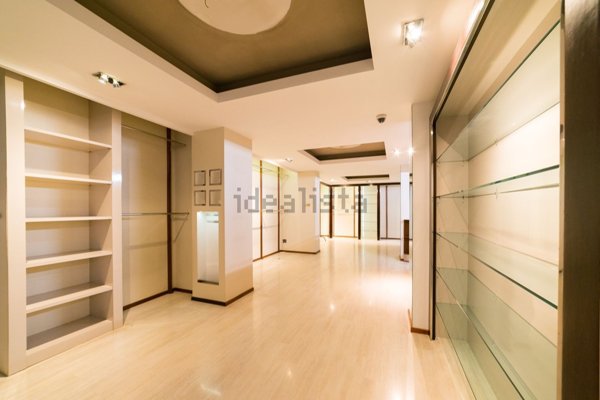 locale commerciale in affitto a Firenze