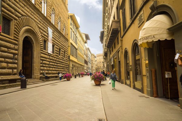 locale commerciale in affitto a Firenze