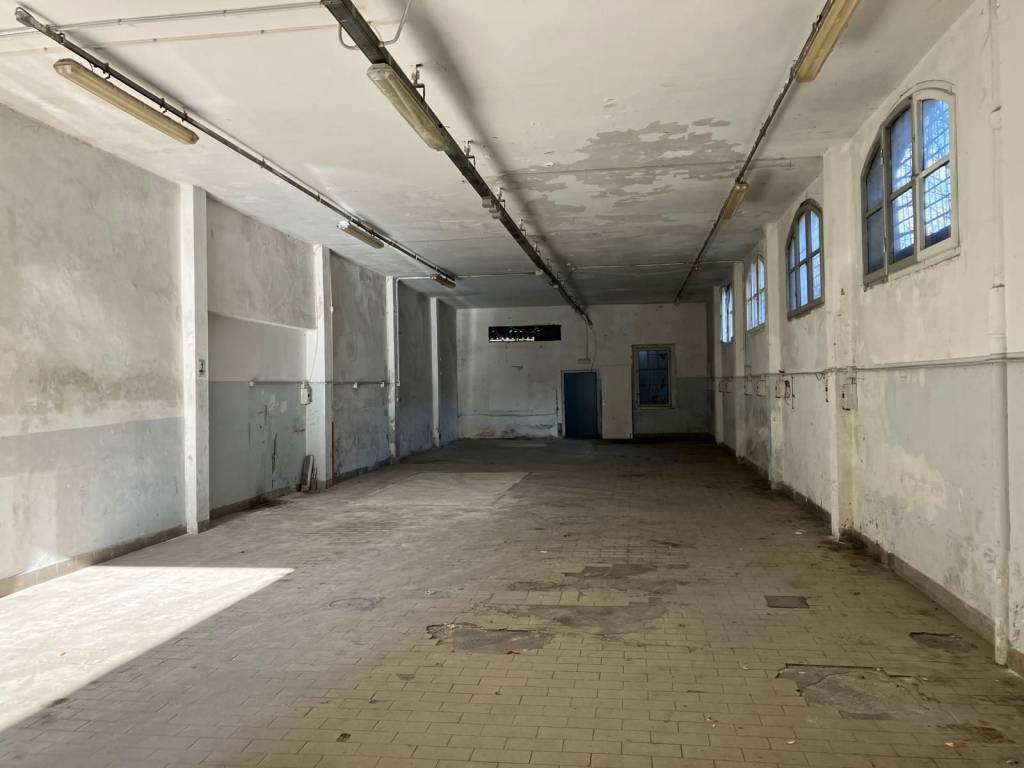 locale commerciale in affitto a Firenze