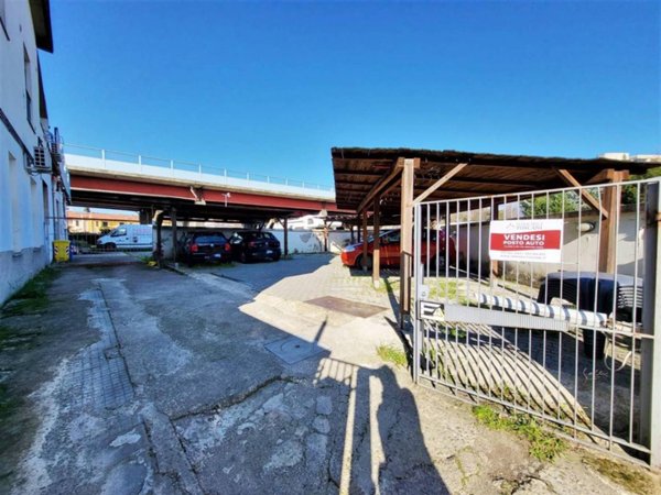 negozio in affitto a Firenze in zona Firenze Nova