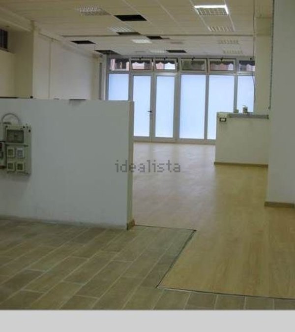 locale commerciale in affitto a Firenze in zona Campo di Marte