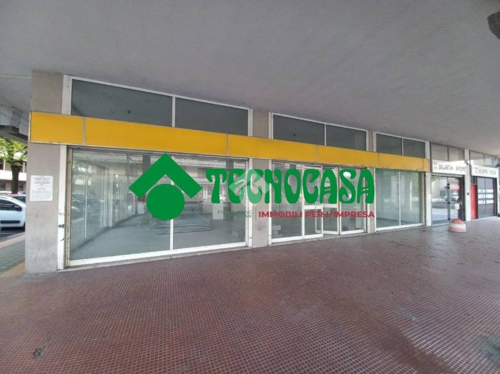 negozio in affitto a Firenze in zona Novoli