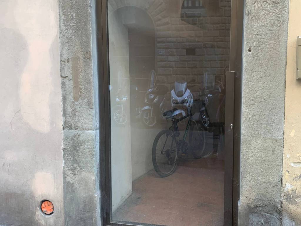 negozio in affitto a Firenze in zona Centro San Frediano