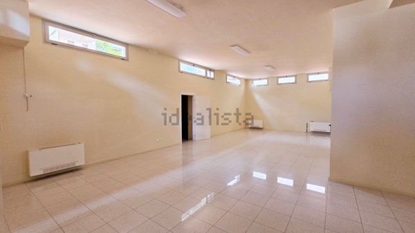 locale commerciale in affitto a Firenze