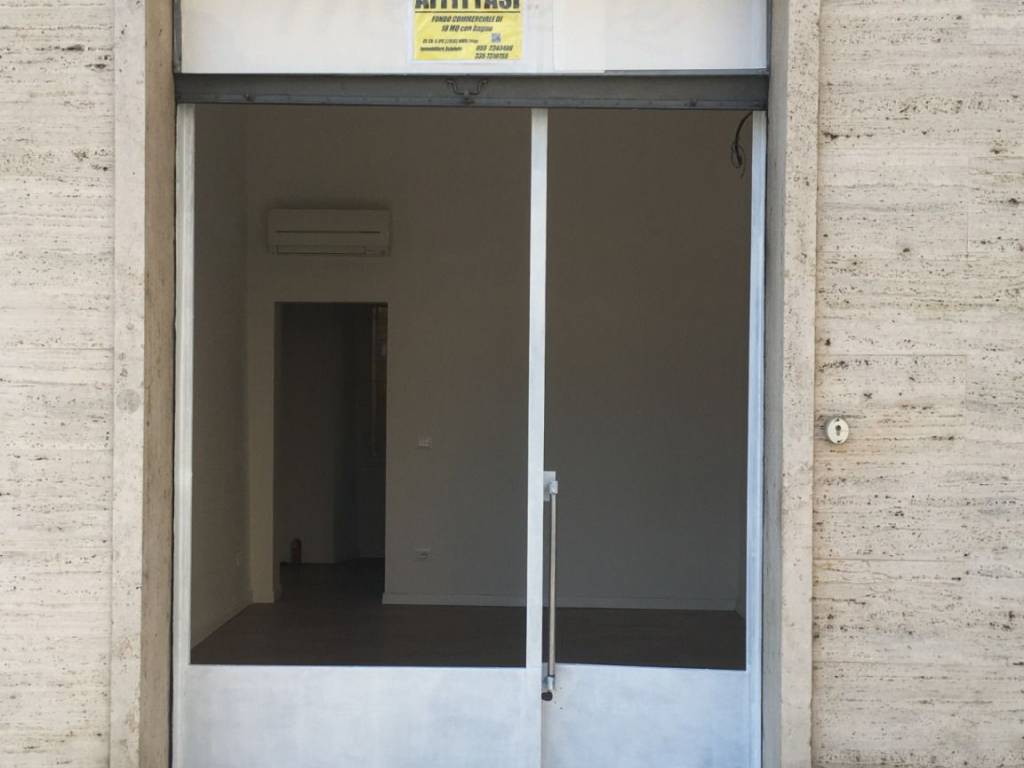negozio in affitto a Firenze in zona Campo di Marte